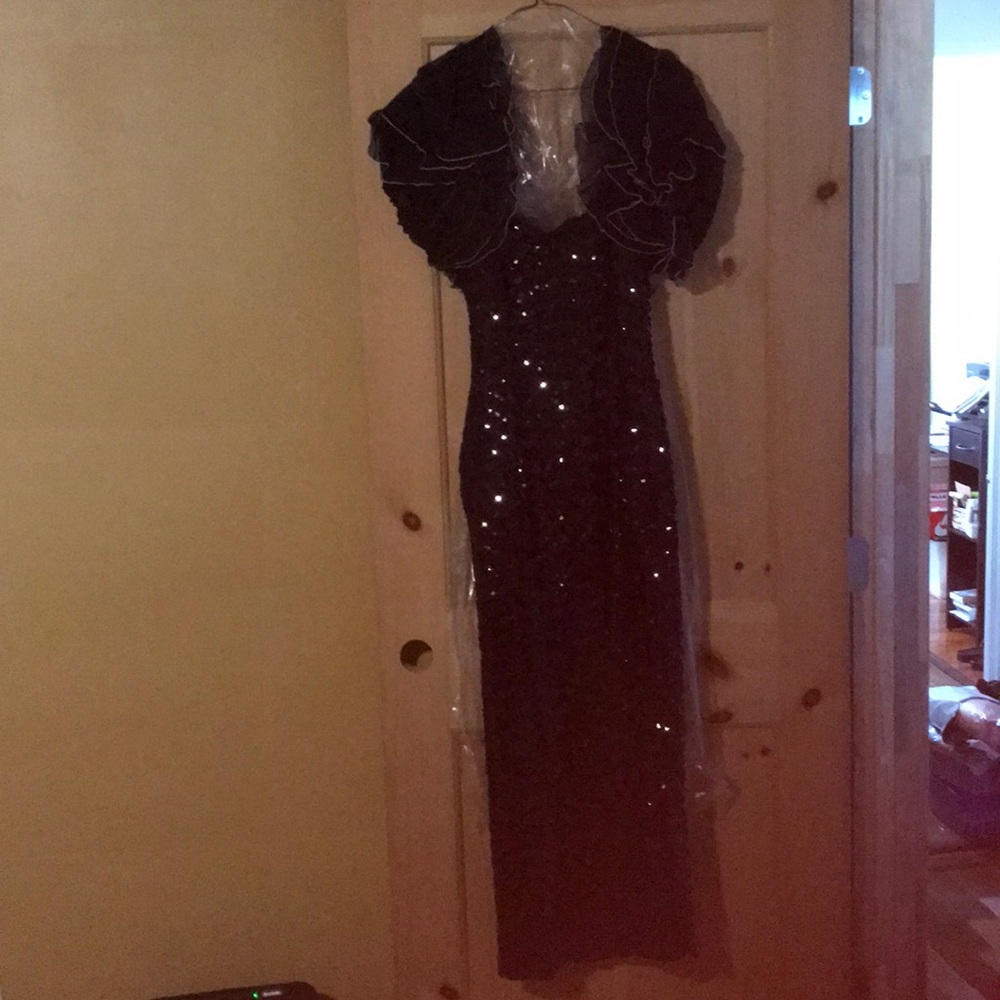 Black sequence prom dress